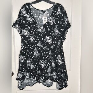 Torrid skulls and roses top.